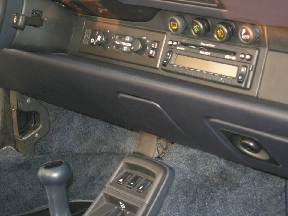 Image 24/42 of Porsche 911 Carrera 2 (1991)
