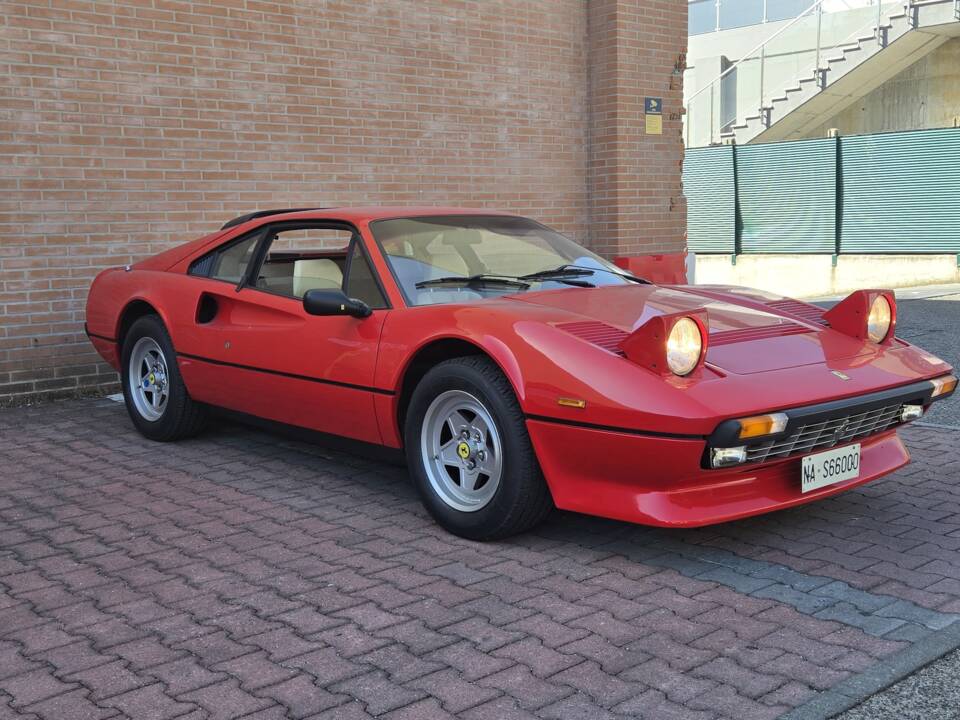 Image 15/95 of Ferrari 308 GTBi Quattrovalvole (1984)