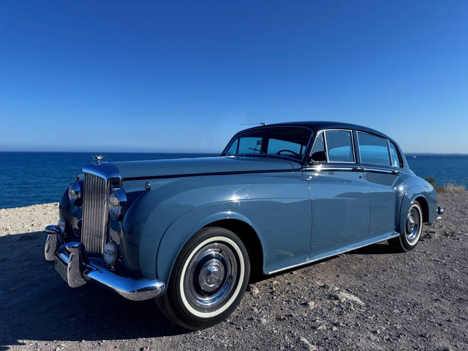 Image 22/46 of Bentley S 2 (1961)