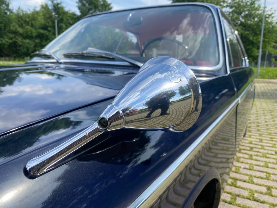 Image 17/79 of BMW 2000 CS (1969)