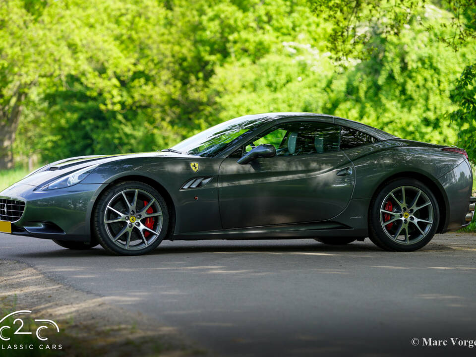 Image 30/85 de Ferrari California (2010)