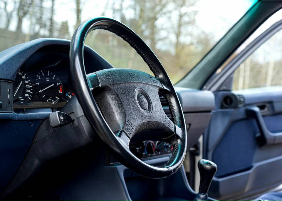 Image 5/8 de BMW 525ix (1993)