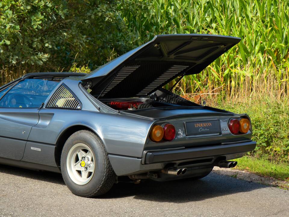 Bild 8/49 von Ferrari 308 GTS Quattrovalvole (1985)