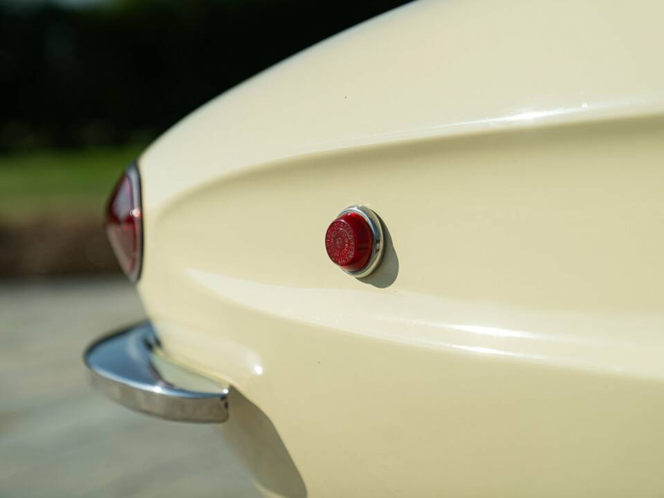 Image 27/50 of Alfa Romeo 1750 Spider Veloce (1969)