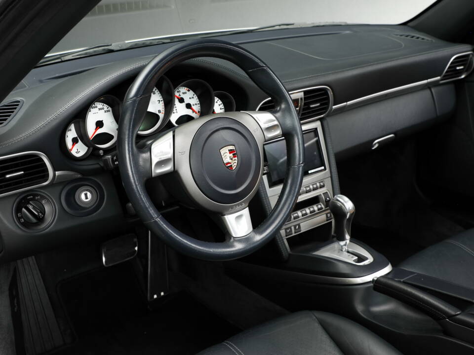 Image 17/25 of Porsche 911 Carrera S (2004)