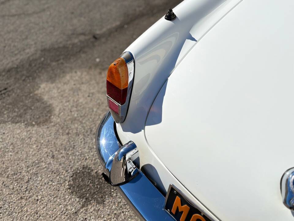 Image 13/23 of Alfa Romeo Giulia 1600 Spider (1963)