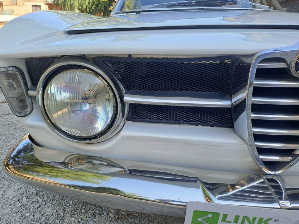 Image 28/39 of Alfa Romeo Giulia GT 1300 Junior (1970)
