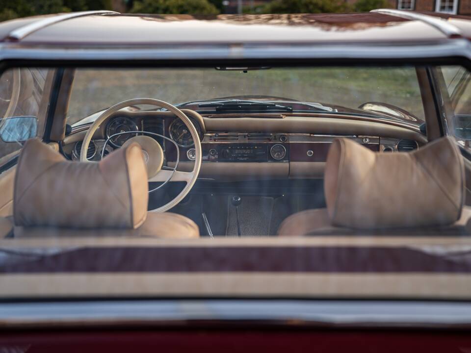 Image 21/70 de Mercedes-Benz 230 SL (1966)