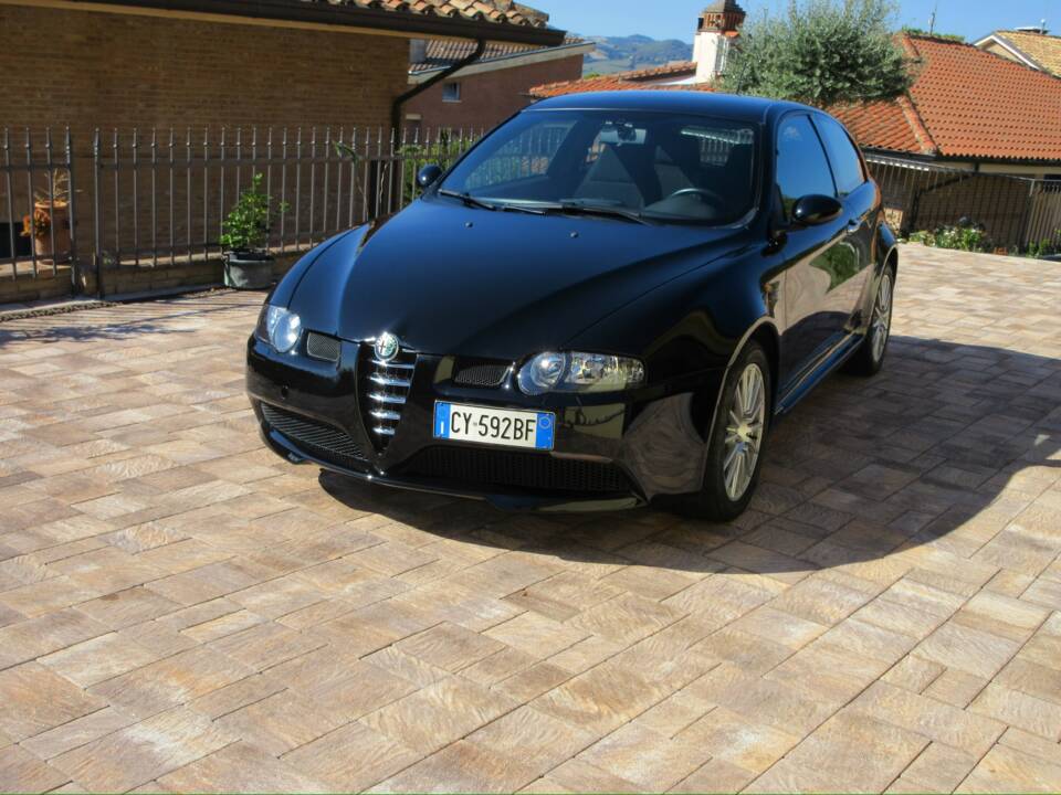 Bild 1/28 von Alfa Romeo 147 3.2 GTA (2004)