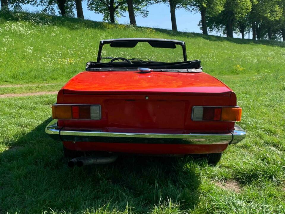 Image 3/6 de Triumph TR 6 (1976)