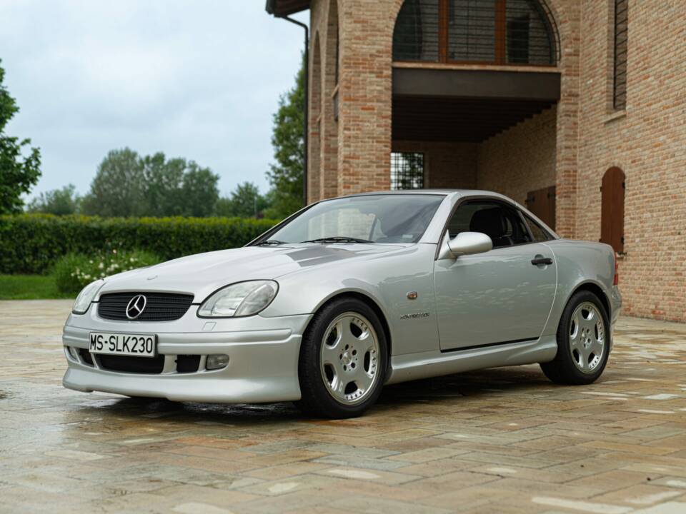 Immagine 2/50 di Mercedes-Benz SLK 230 Kompressor (1997)