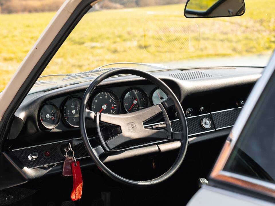 Image 26/47 de Porsche 911 2.2 S (1970)
