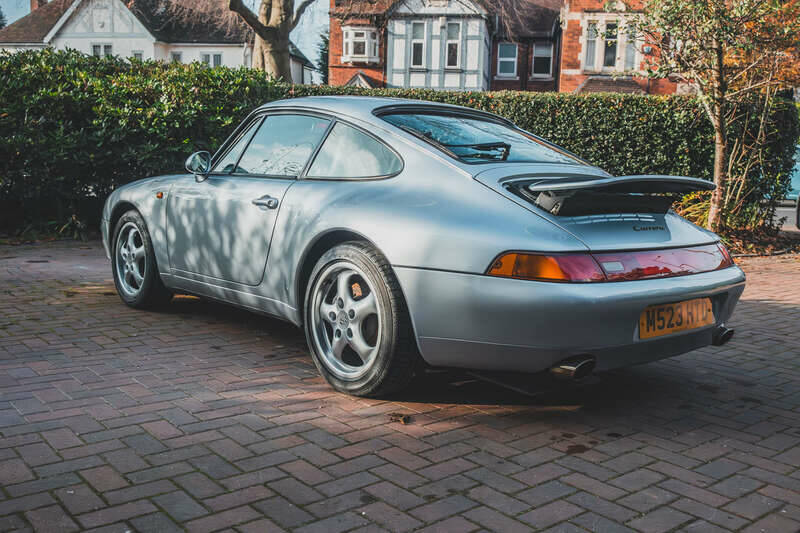 Image 8/50 of Porsche 911 Carrera (1994)