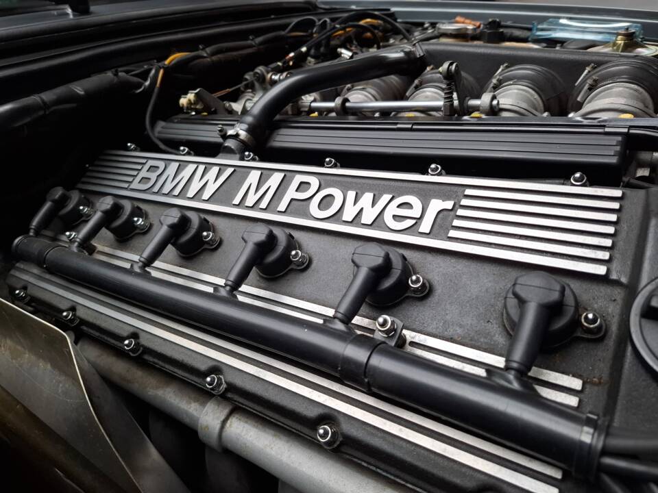 Image 28/33 of BMW M 635 CSi (1987)