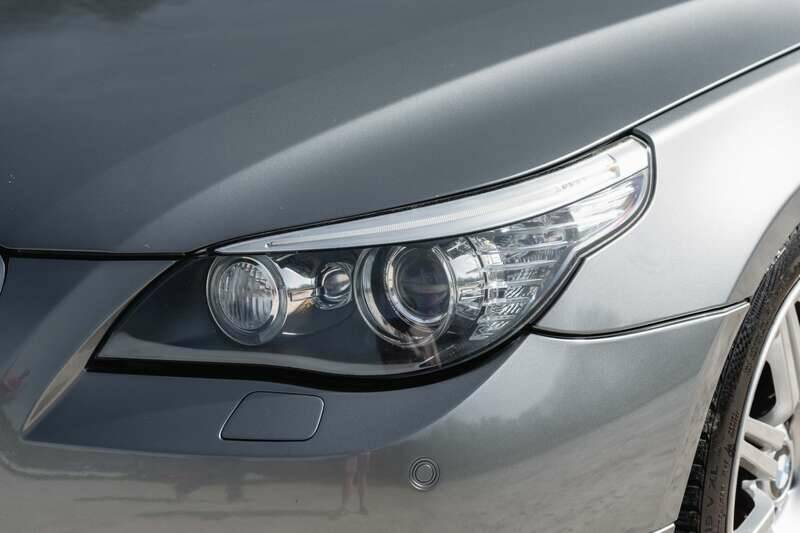 Bild 33/50 von BMW 550i (2006)
