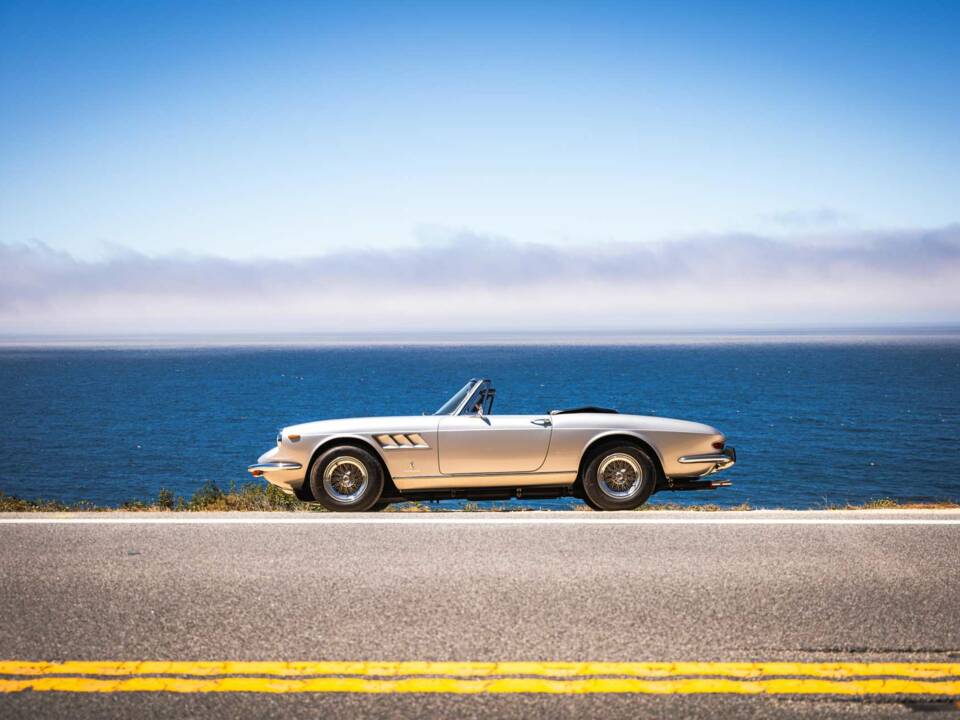 Image 26/48 of Ferrari 330 GTS (1968)