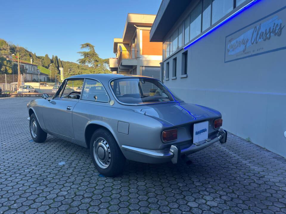 Image 3/18 of Alfa Romeo 1750 GT Veloce (1971)