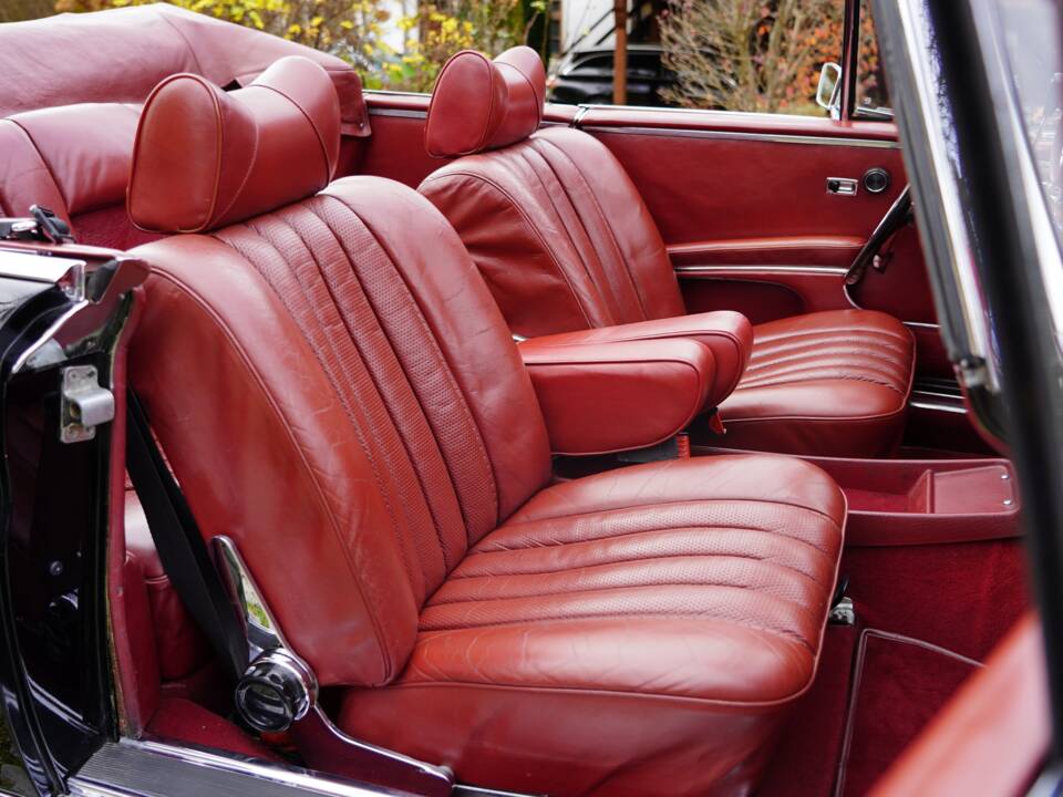 Afbeelding 4/14 van Mercedes-Benz 280 SE 3,5 (1970)