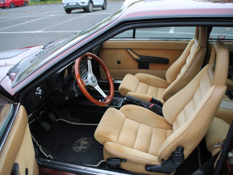 Immagine 14/30 di Alfa Romeo GTV 6 2.5 (1985)