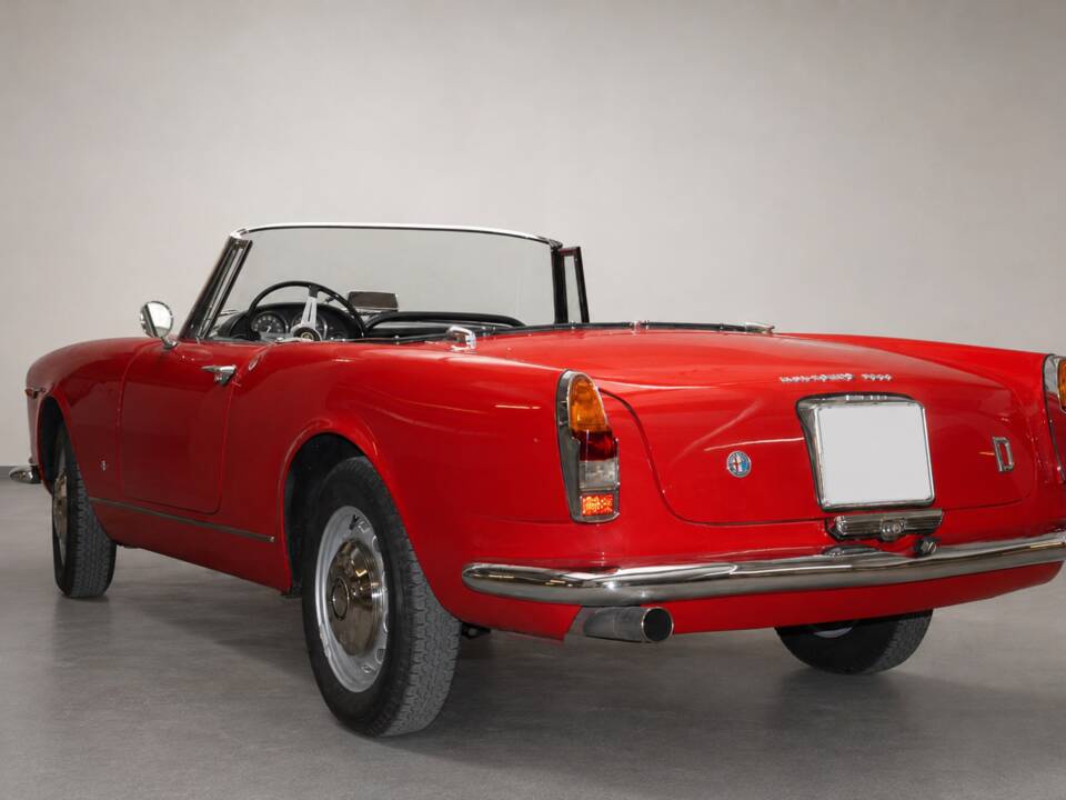 Image 2/31 of Alfa Romeo 2600 Spider (1964)