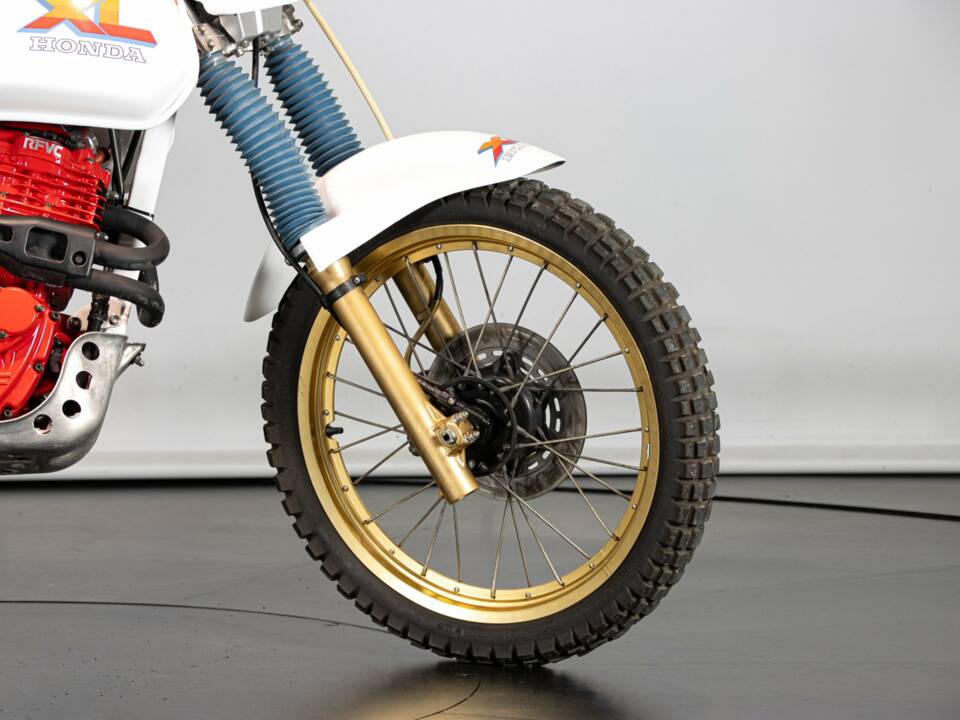 Image 35/50 of Honda DUMMY (1986)