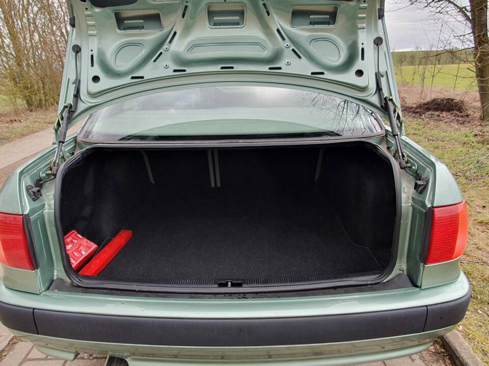 Image 8/21 of Audi 80 - 2.0 E (1992)