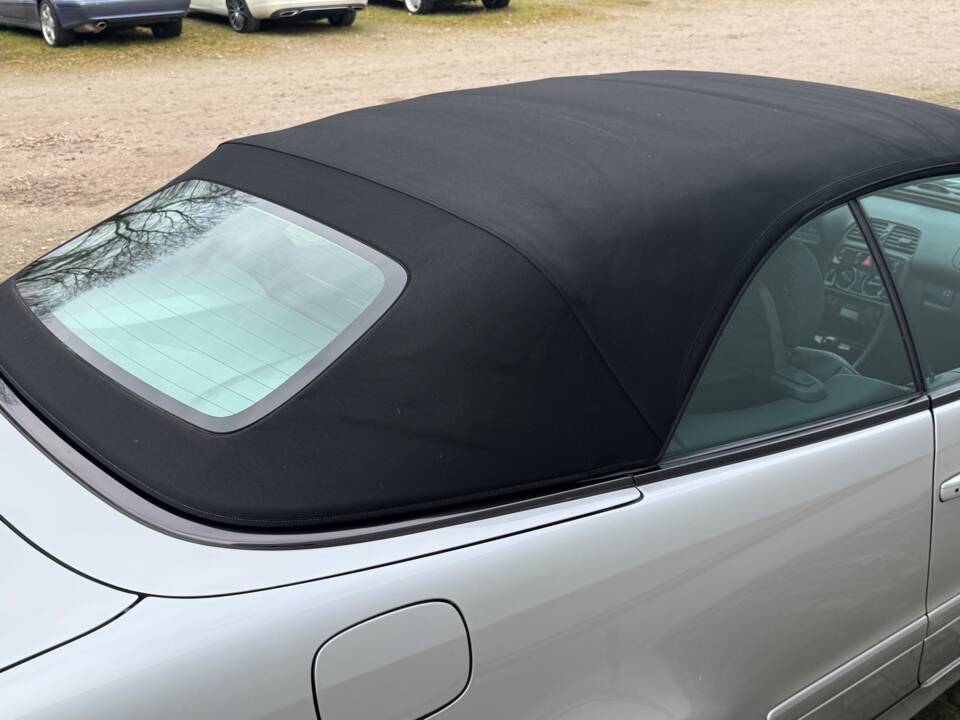Image 36/50 of Mercedes-Benz CLK 230 Kompressor (2001)