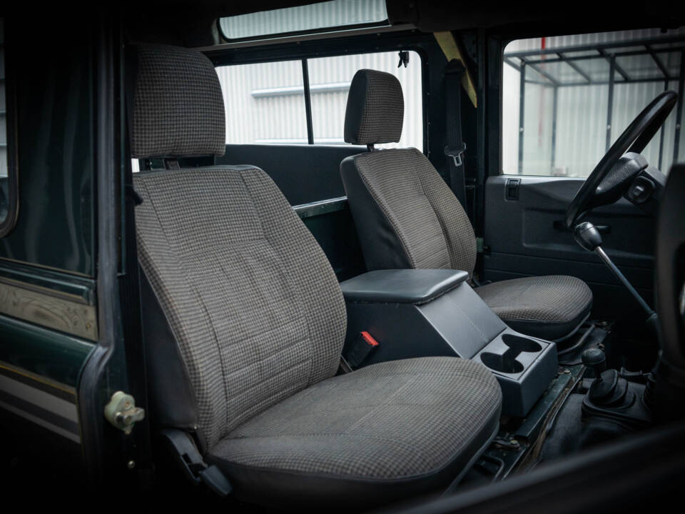 Image 35/41 of Land Rover Defender 90 (1995)