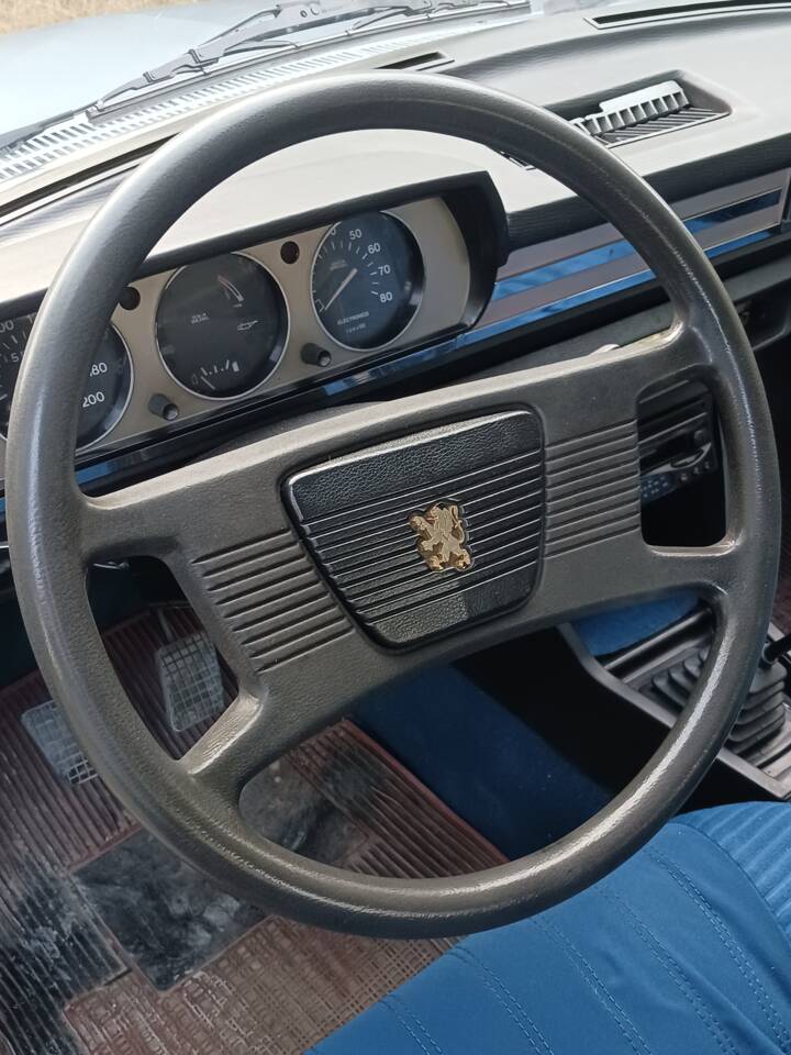 Bild 34/52 von Peugeot 504 (1979)
