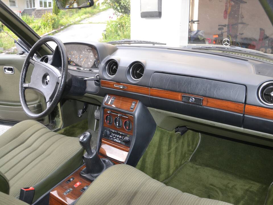 Bild 8/11 von Mercedes-Benz 230 CE (1983)