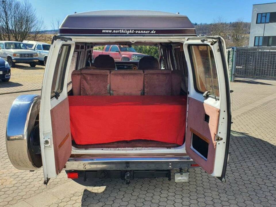 Image 11/20 of Ford Econoline E 150 (1991)