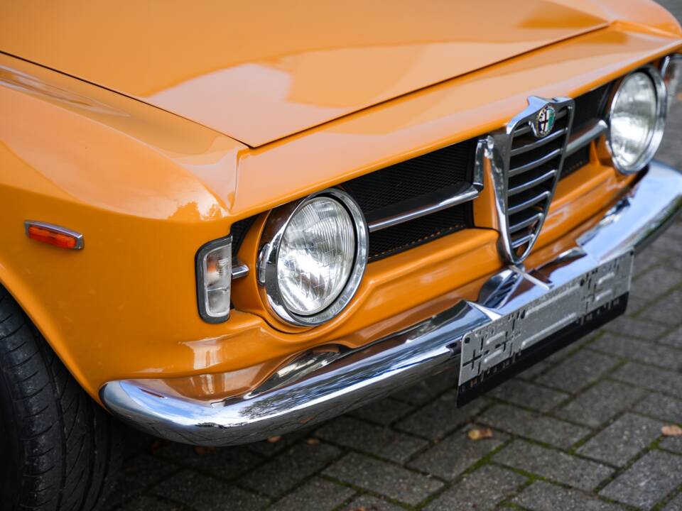 Image 25/38 of Alfa Romeo Giulia GT 1300 Junior (1968)