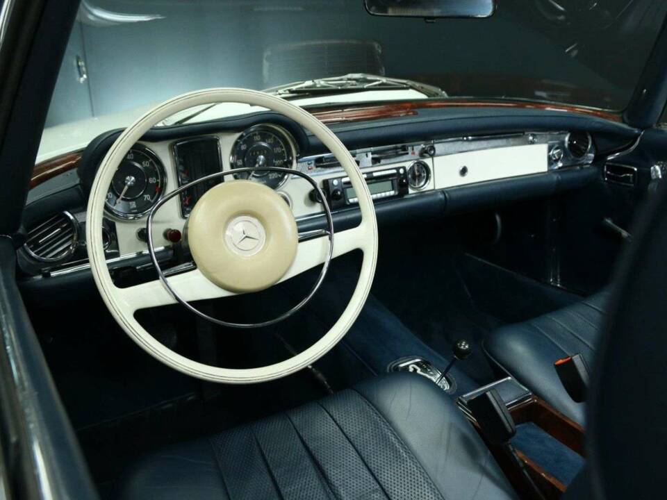 Image 15/50 of Mercedes-Benz 280 SL (1968)