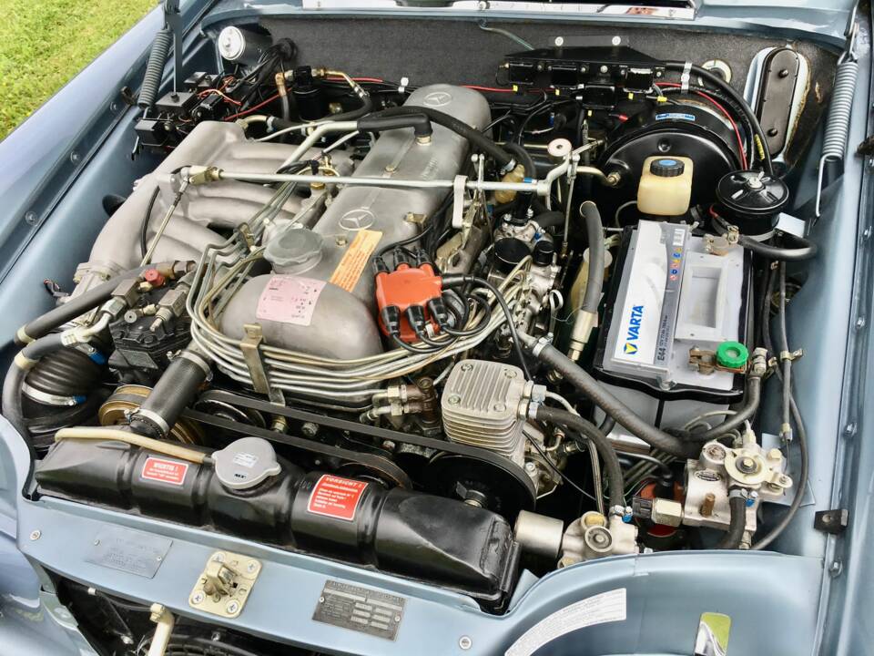 Image 8/8 of Mercedes-Benz 300 SE (1966)