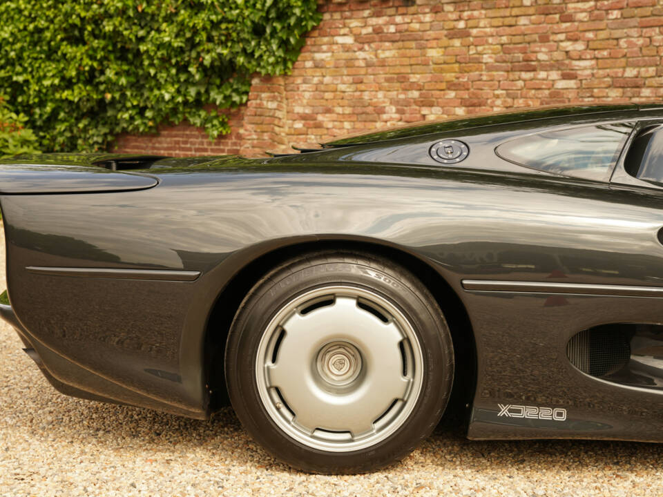 Image 50/50 of Jaguar XJ 220 (1993)