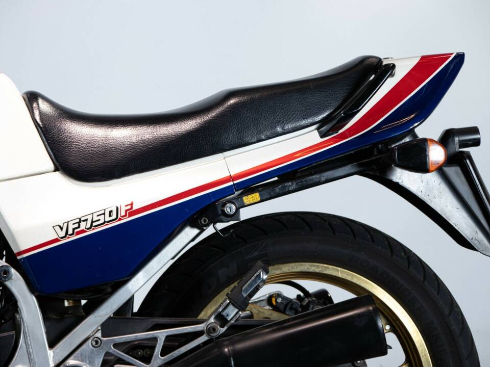 Image 14/50 de Honda VF 750 (1983)