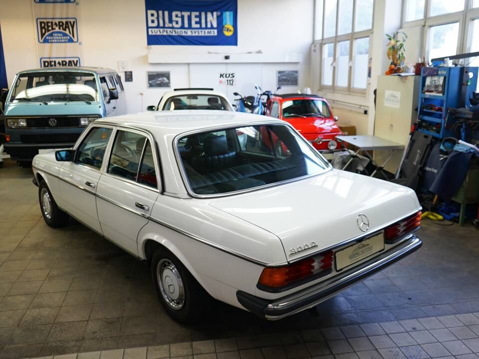 Bild 10/33 von Mercedes-Benz 300 D (1984)