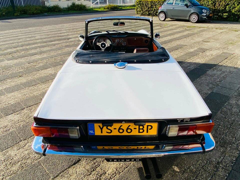 Image 8/50 of Triumph TR 6 (1976)