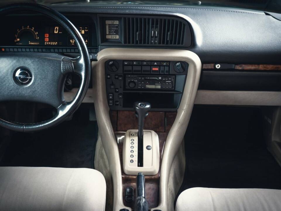 Bild 14/15 von Opel Senator 3,0i 24V (1992)