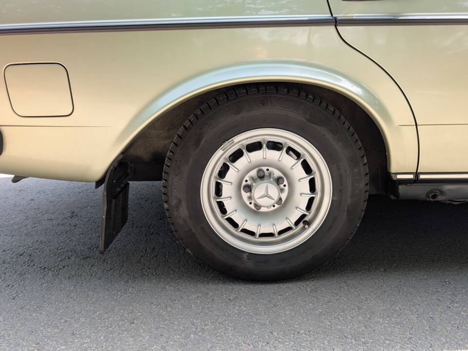 Bild 20/35 von Mercedes-Benz 300 TD Turbodiesel (1985)