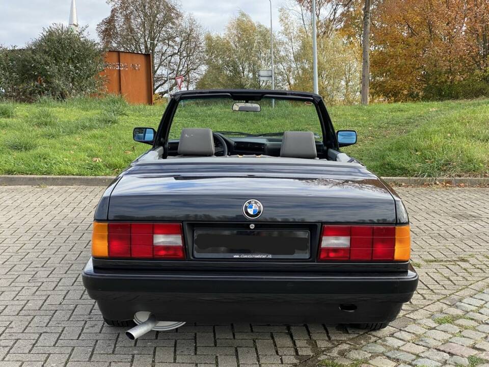Image 8/8 of BMW 318i (1991)