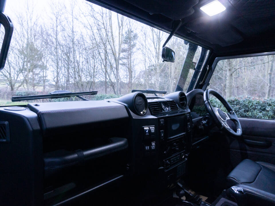 Image 11/16 of Land Rover Defender 110 (2010)