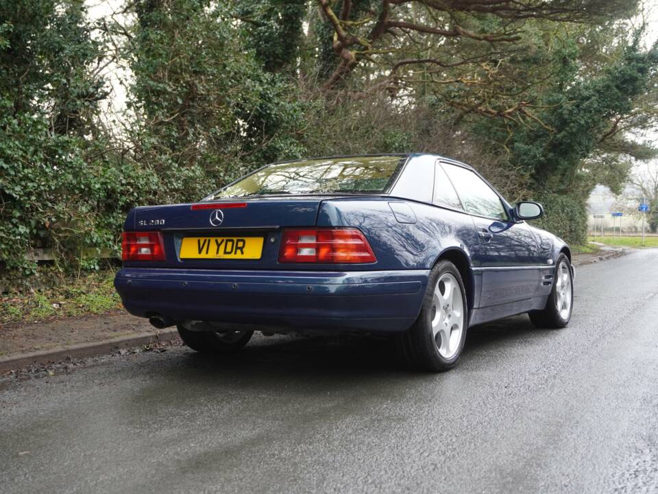 Image 25/26 of Mercedes-Benz SL 280 (1999)