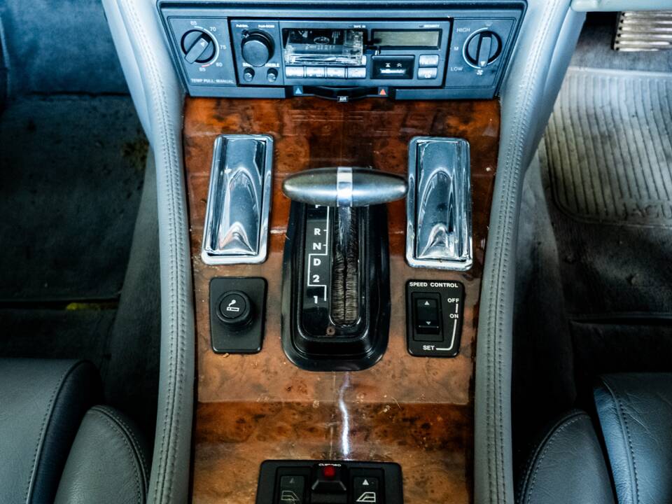 Image 19/34 of Jaguar XJS 5.3 V12 (1992)