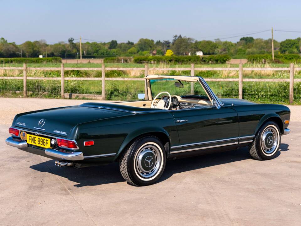 Afbeelding 3/43 van Mercedes-Benz 280 SL (1968)