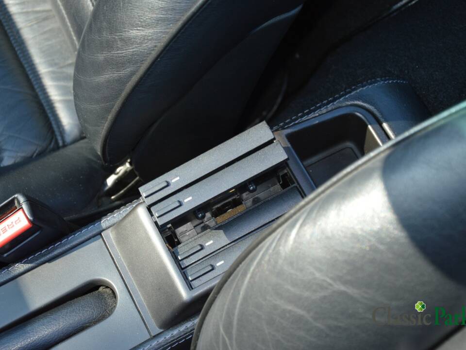 Image 35/50 de Porsche 911 Carrera 2 (1991)