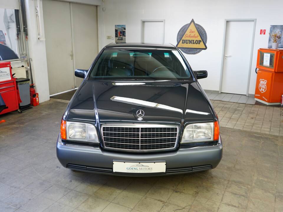 Immagine 3/36 di Mercedes-Benz 300 SE (1992)