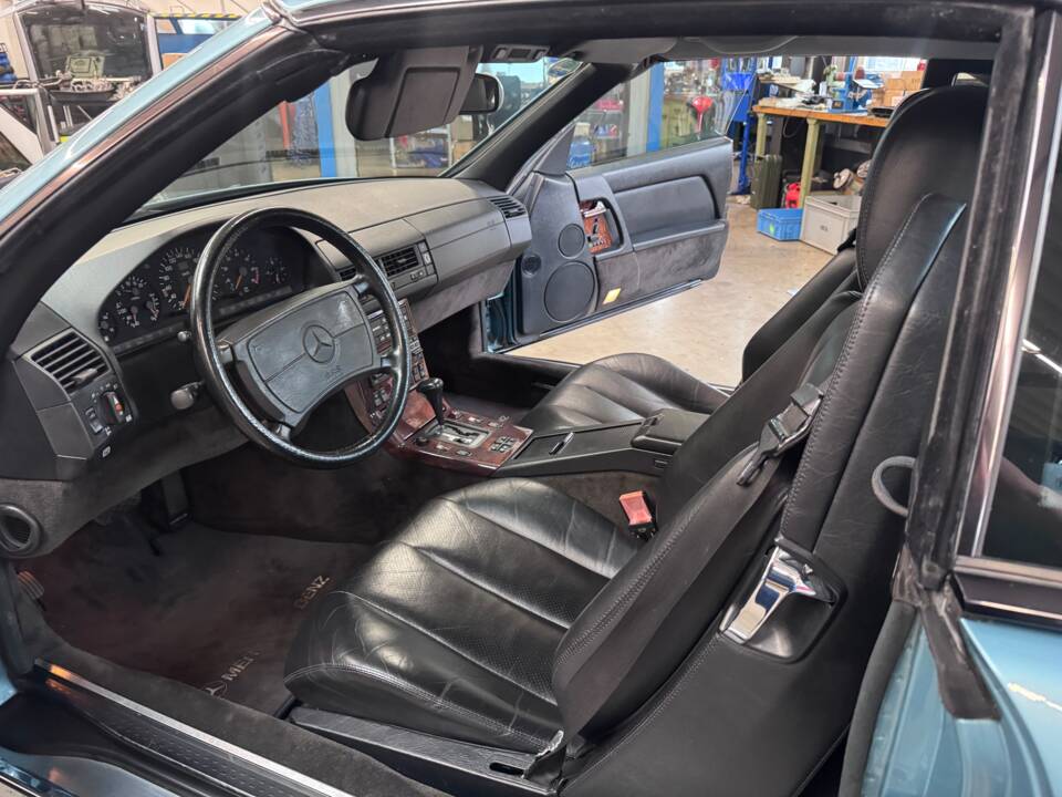 Image 18/19 of Mercedes-Benz 500 SL (1990)