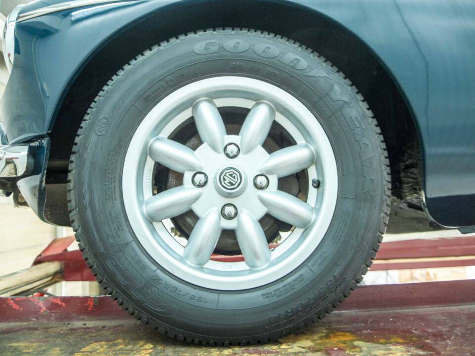 Imagen 47/50 de MG MGB GT (1972)
