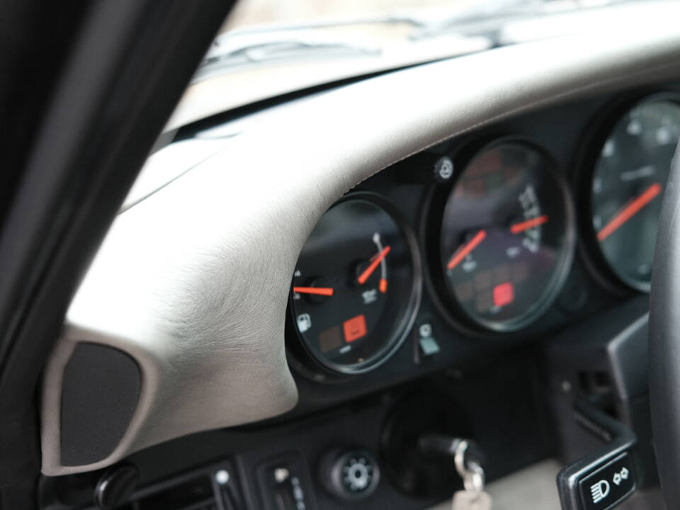 Image 43/97 of Porsche 911 Carrera 4 (1991)
